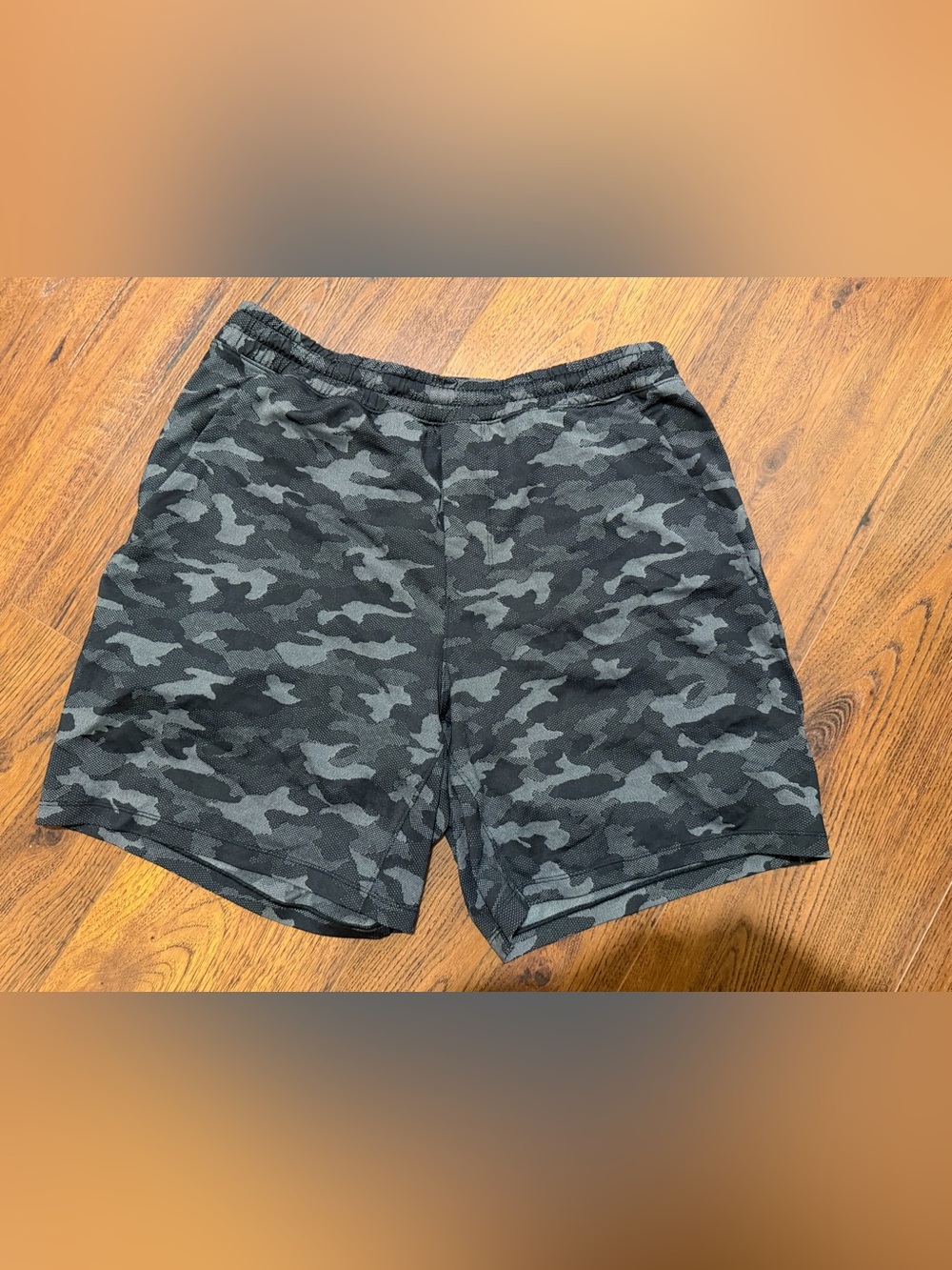 Lululemon Men’s Black Gray Camo 7” Athletic Shorts